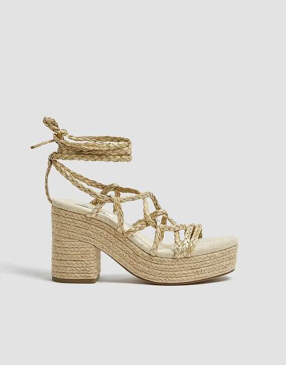 pull and bear // צילום: פול רוב נס